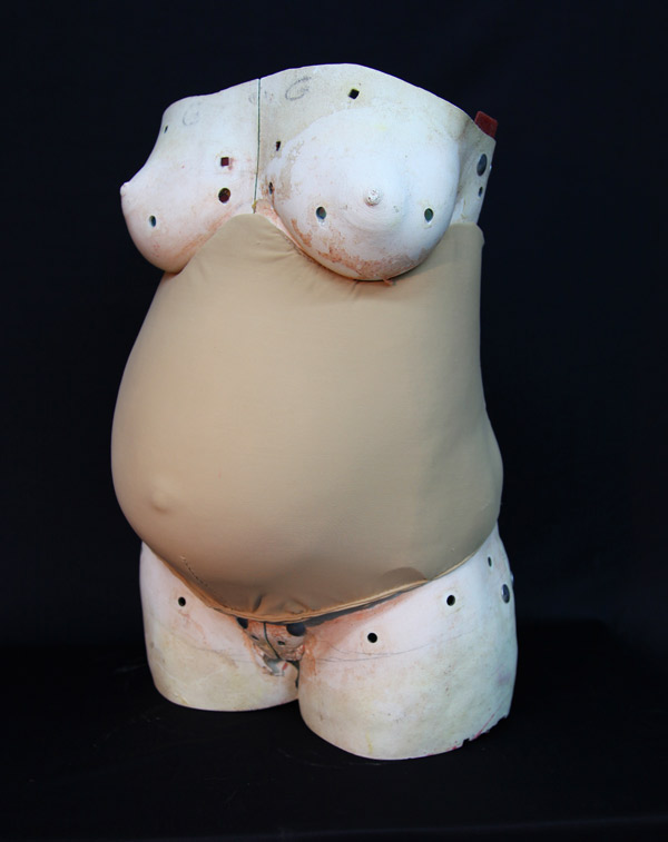 Prótesis de embarazo en licra